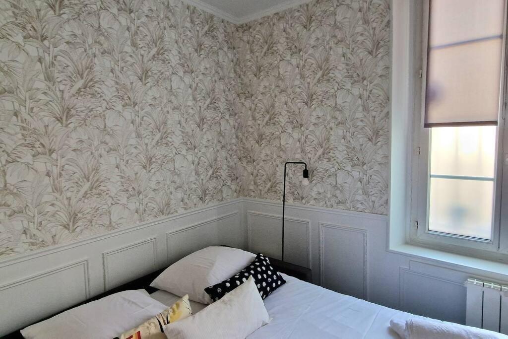 Clara Lovely In The Heart Of Marais * Parijs